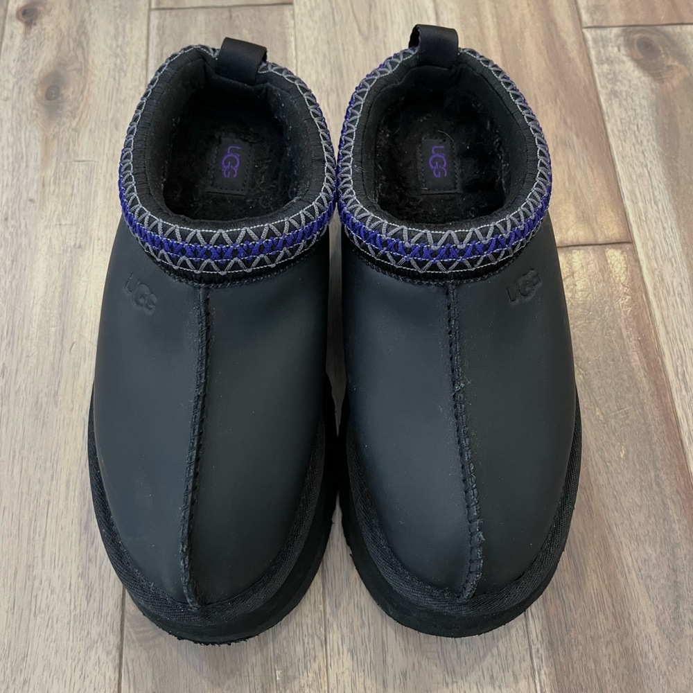 UGG matte black tazz mule